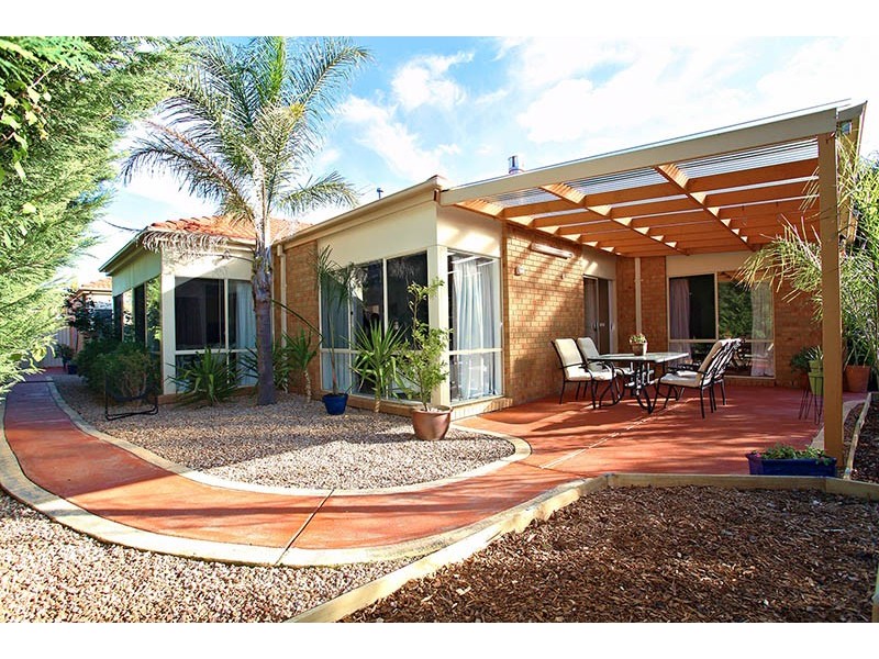 36 Loddon Drive, Taylors Hill VIC 3037