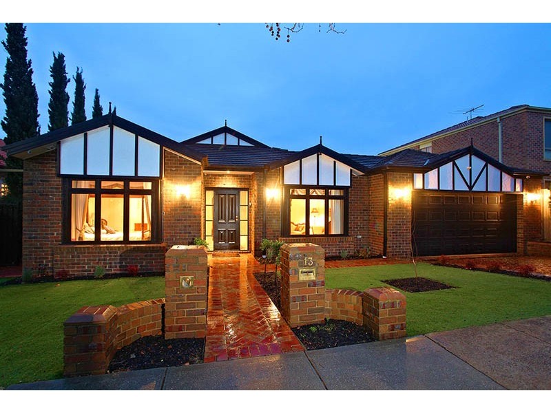 13 Wellington Drive, Hillside VIC 3037