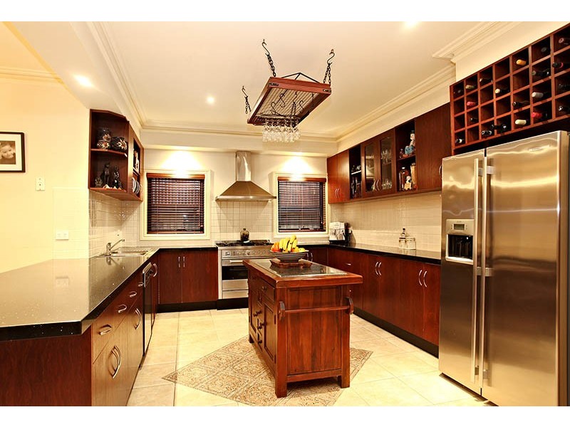 13 Wellington Drive, Hillside VIC 3037