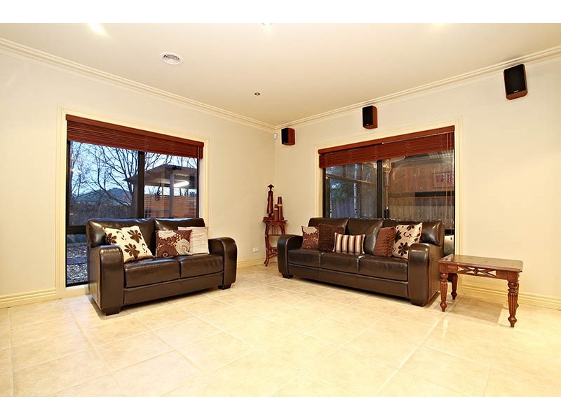 13 Wellington Drive, Hillside VIC 3037