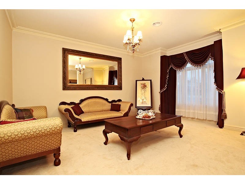 13 Wellington Drive, Hillside VIC 3037