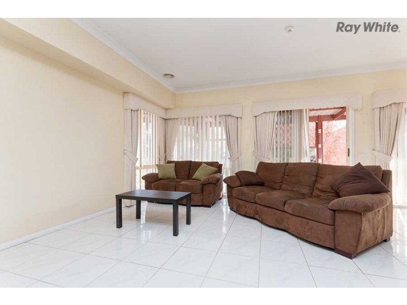 11 Maitland Place, Caroline Springs VIC 3023