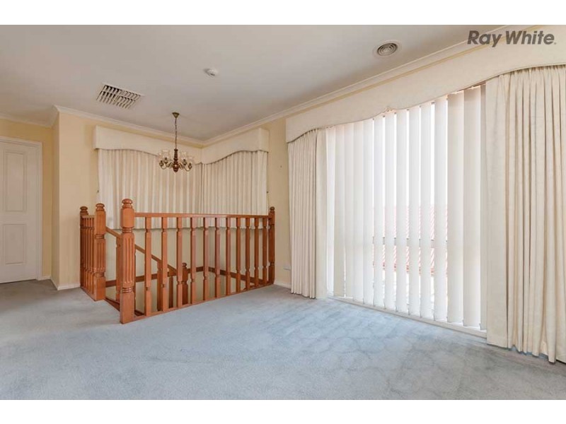 11 Maitland Place, Caroline Springs VIC 3023