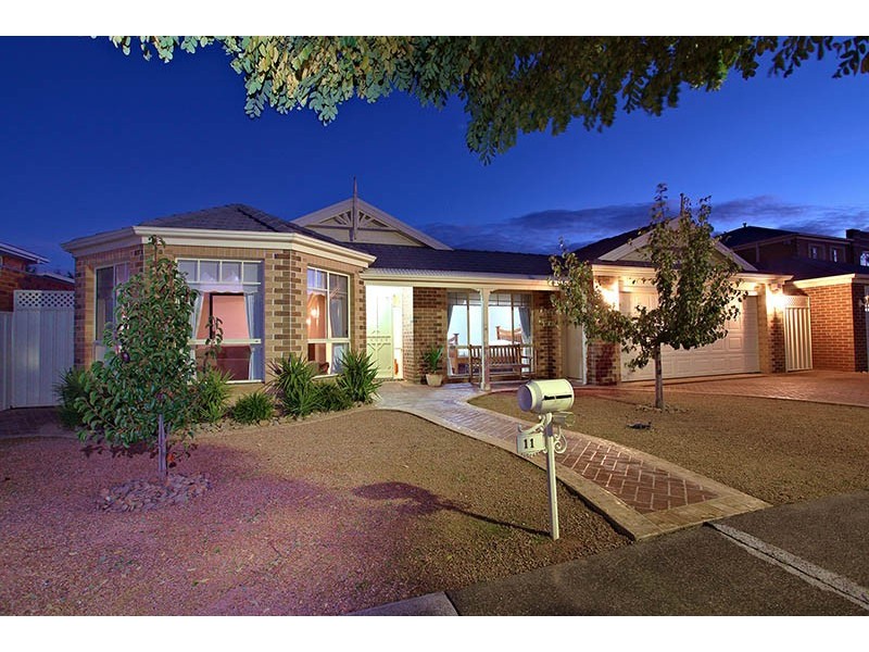 11 Melfin Drive, Hillside VIC 3037