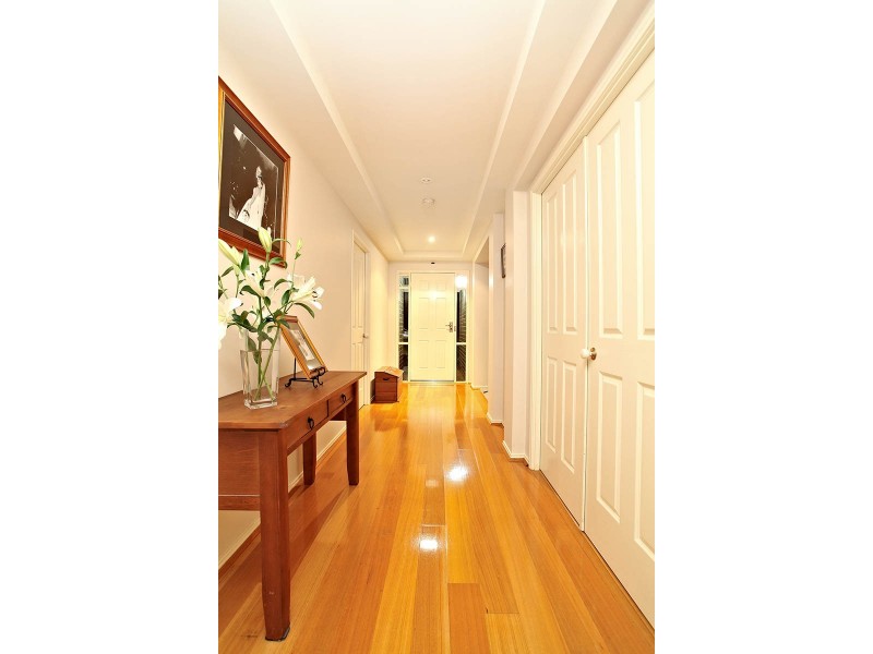 11 Melfin Drive, Hillside VIC 3037