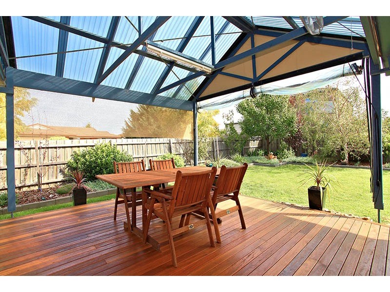 11 Ruthven Close, Hillside VIC 3037