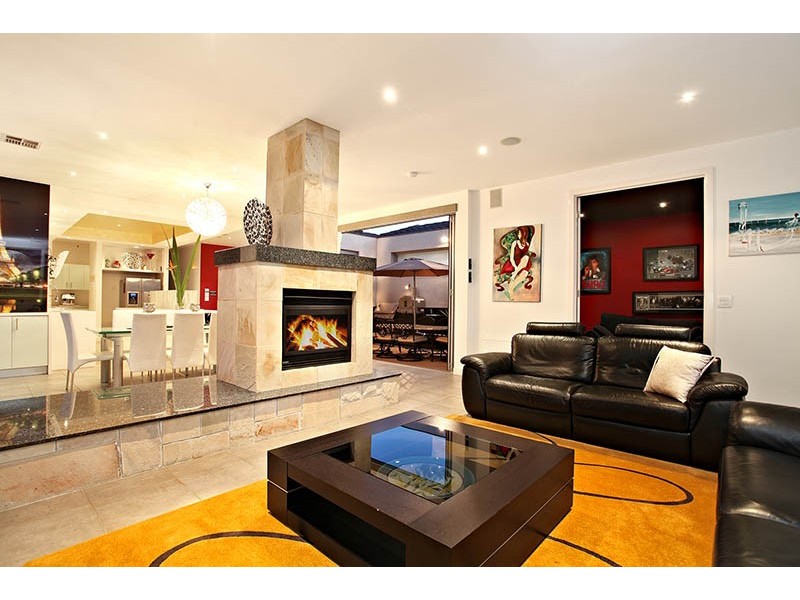 21 Pro Hart Way, Caroline Springs VIC 3023