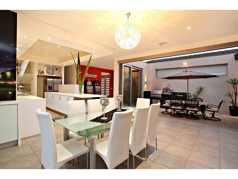 21 Pro Hart Way, Caroline Springs VIC 3023