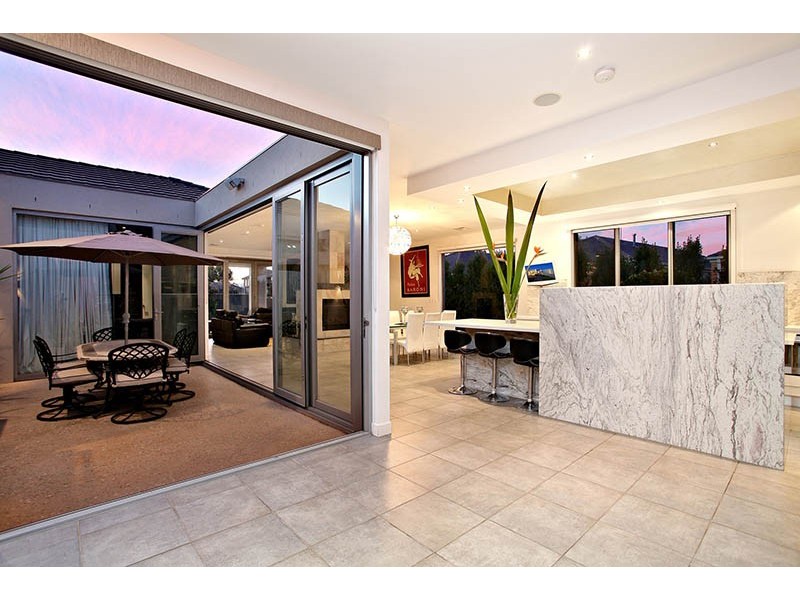 21 Pro Hart Way, Caroline Springs VIC 3023