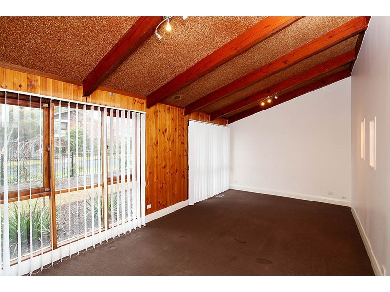 18 Rowan Drive, Kealba VIC 3021