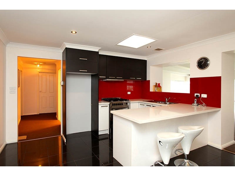 18 Rowan Drive, Kealba VIC 3021