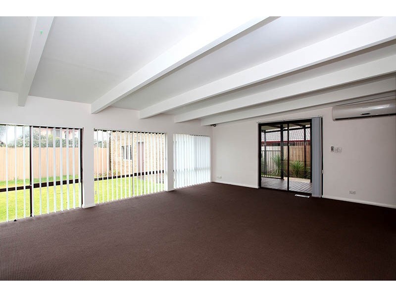 18 Rowan Drive, Kealba VIC 3021