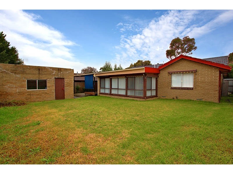 18 Rowan Drive, Kealba VIC 3021