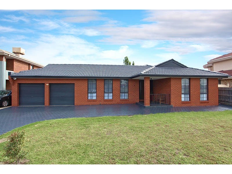 3 Remus Way, Taylors Lakes VIC 3038