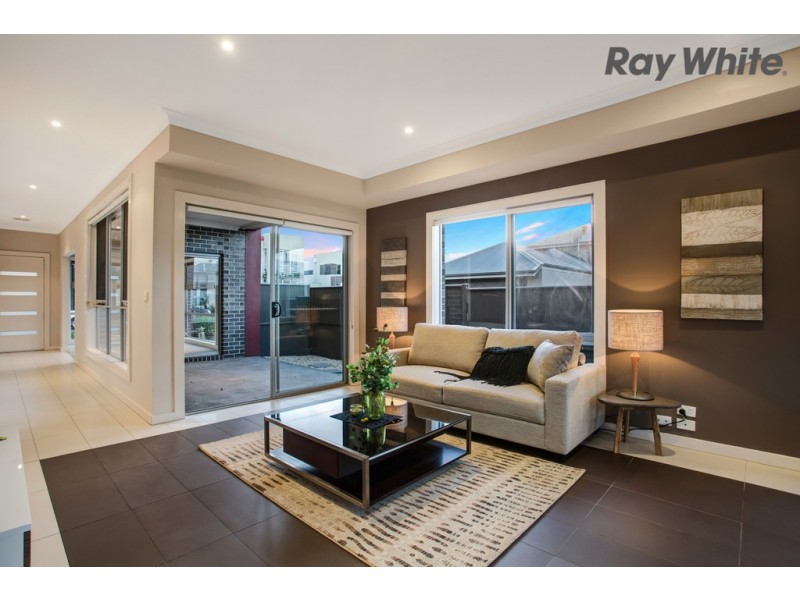 1 Kensington Street, Caroline Springs VIC 3023