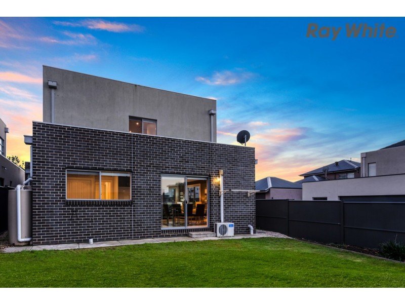 1 Kensington Street, Caroline Springs VIC 3023