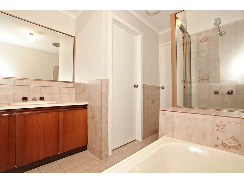 5 Kohurau Court, Taylors Lakes VIC 3038