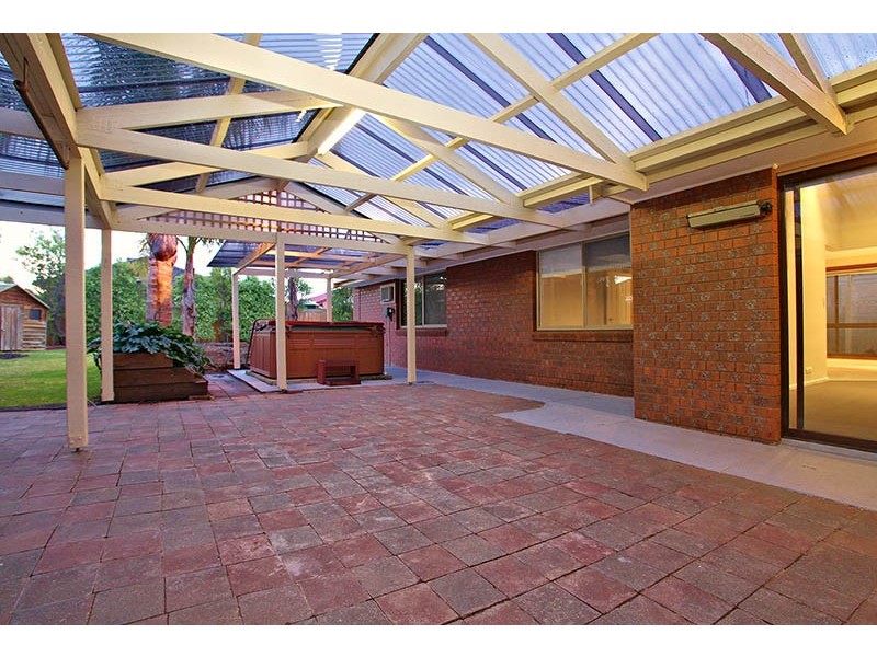 5 Kohurau Court, Taylors Lakes VIC 3038