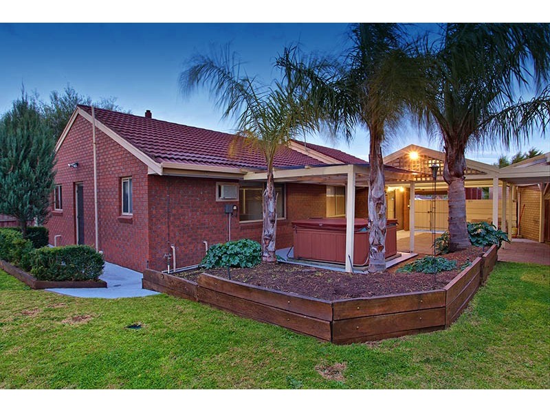 5 Kohurau Court, Taylors Lakes VIC 3038