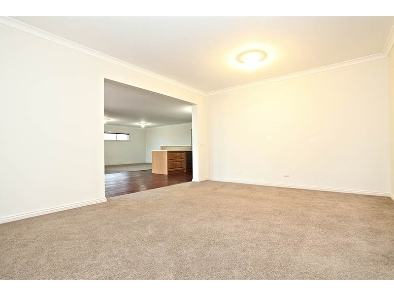 24 Highwood Drive, Hillside VIC 3037