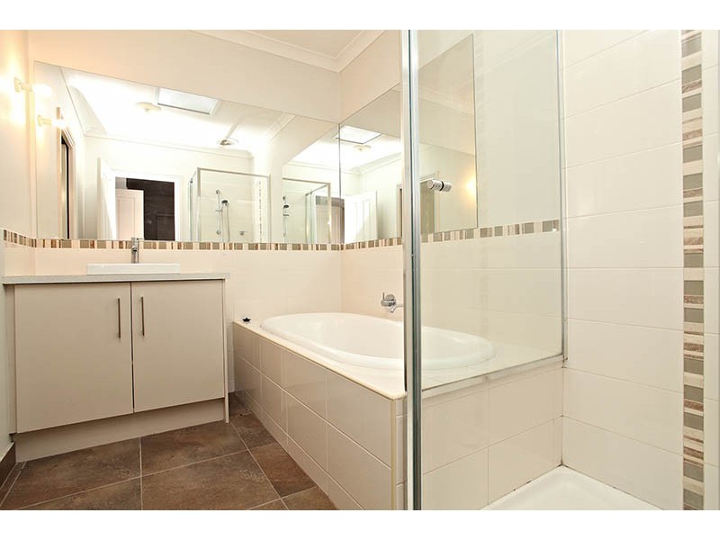 24 Highwood Drive, Hillside VIC 3037