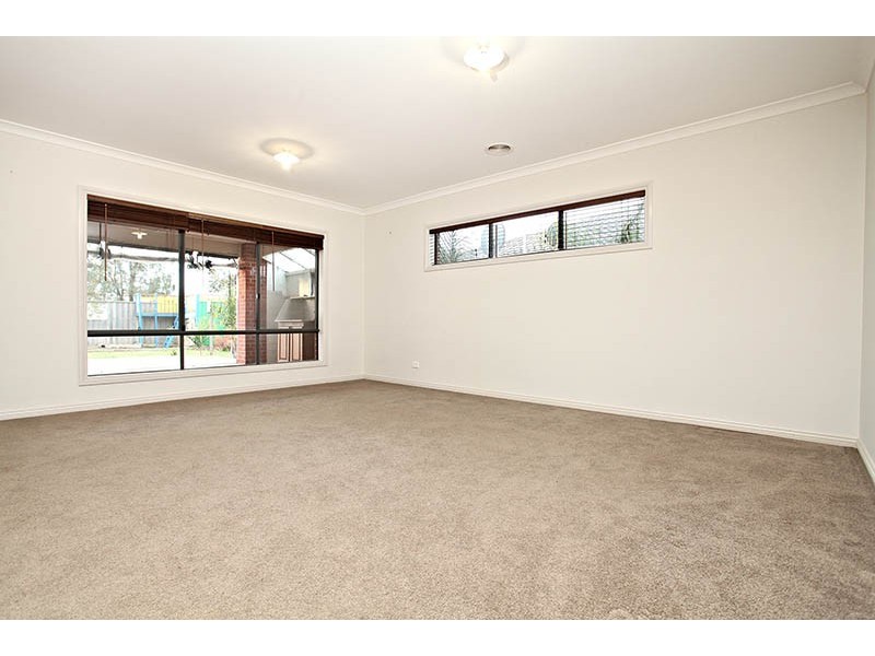 24 Highwood Drive, Hillside VIC 3037