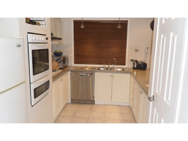 31 Queens Parade, Hillside VIC 3037