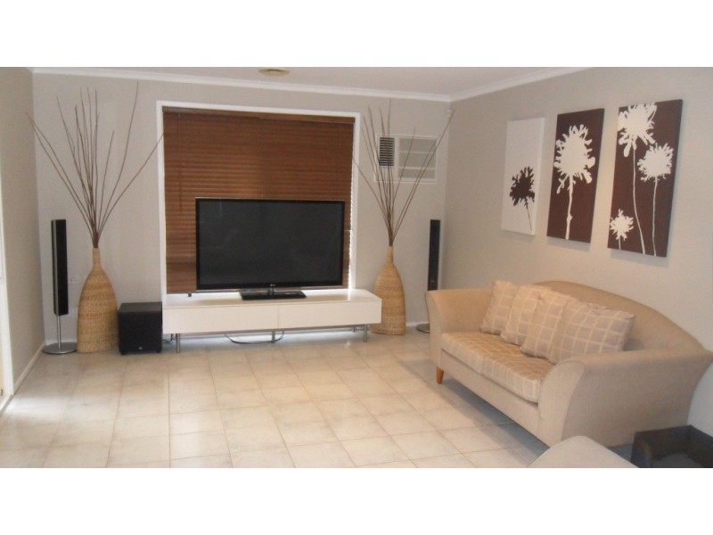 31 Queens Parade, Hillside VIC 3037