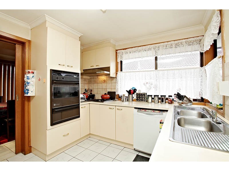 8 Branston Road, St Albans VIC 3021