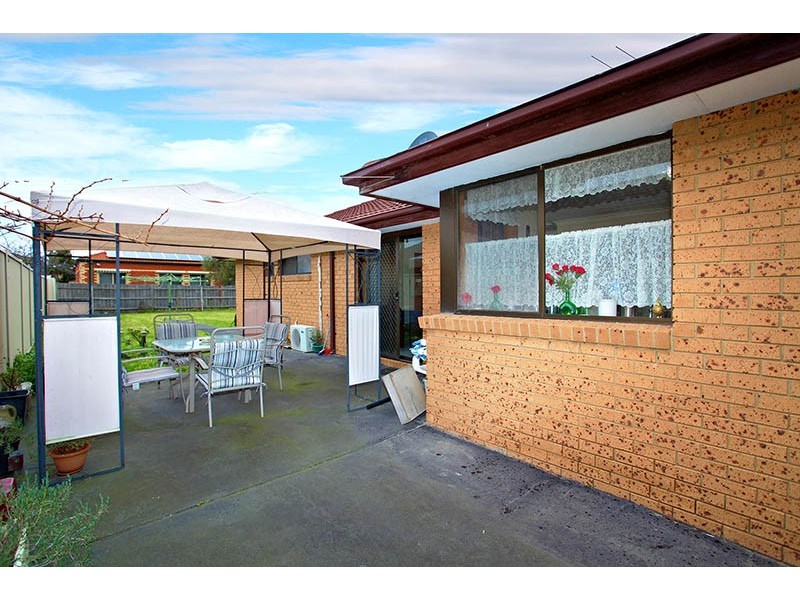 8 Branston Road, St Albans VIC 3021