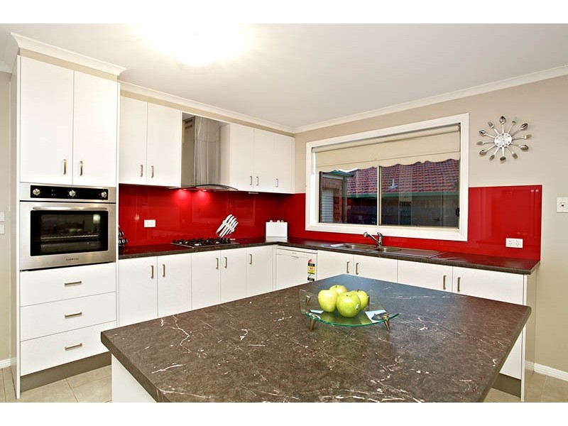 4 Rockwood Place, Hillside VIC 3037