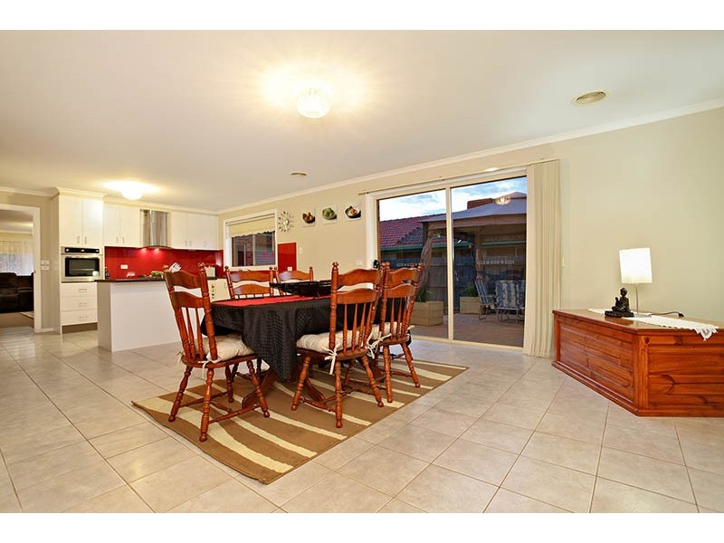 4 Rockwood Place, Hillside VIC 3037