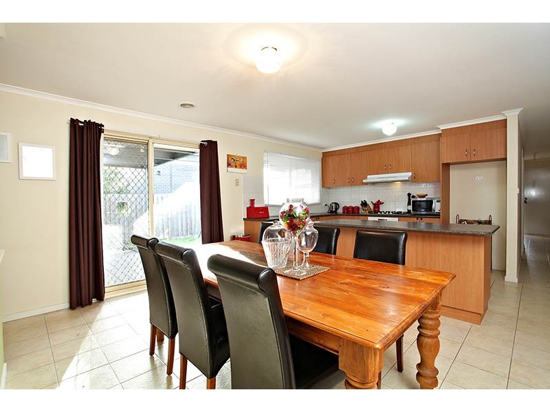 9 Moray Close, Taylors Hill VIC 3037