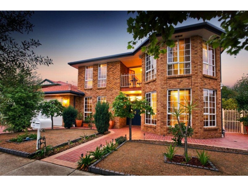 24 Wellington Drive, Hillside VIC 3037