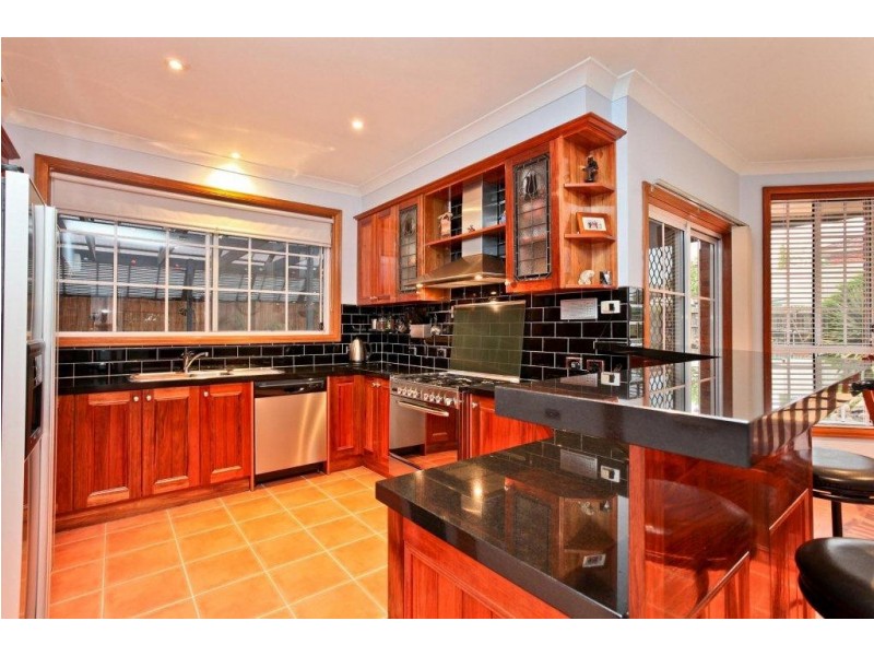 24 Wellington Drive, Hillside VIC 3037