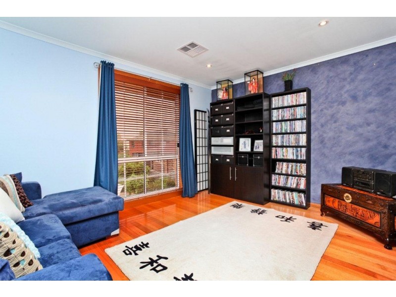 24 Wellington Drive, Hillside VIC 3037