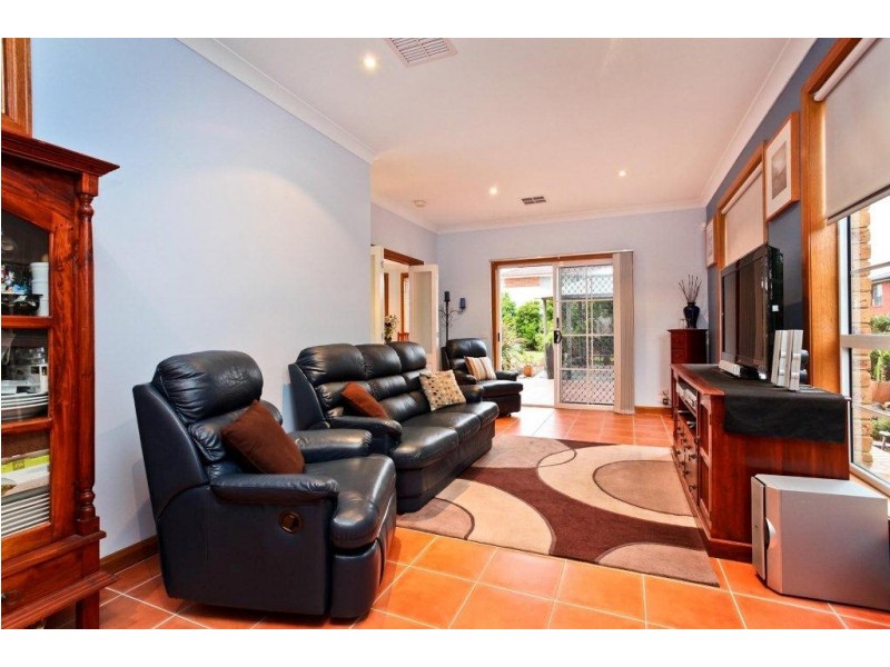 24 Wellington Drive, Hillside VIC 3037