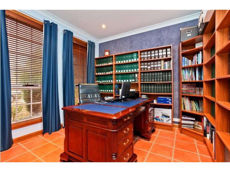 24 Wellington Drive, Hillside VIC 3037