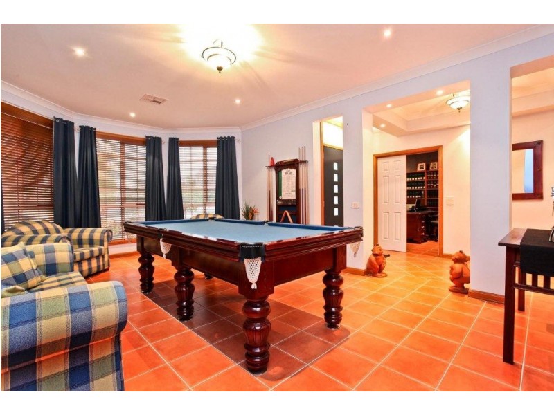24 Wellington Drive, Hillside VIC 3037