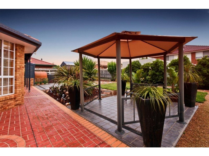 24 Wellington Drive, Hillside VIC 3037