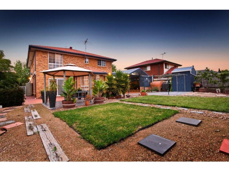 24 Wellington Drive, Hillside VIC 3037
