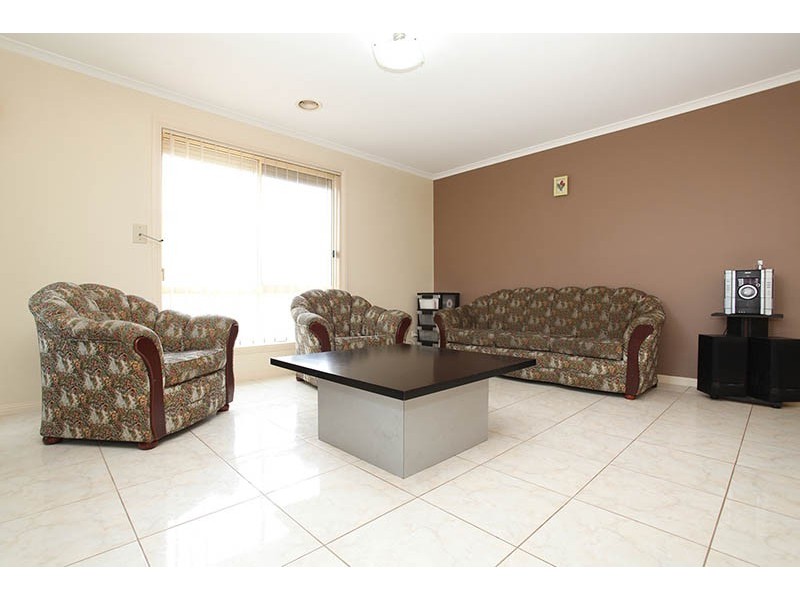 1 Lorraine Lee Way, Sydenham VIC 3037