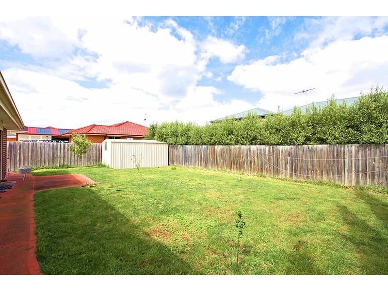 1 Lorraine Lee Way, Sydenham VIC 3037