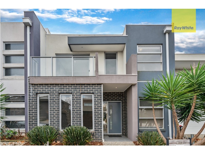 25 The Esplanade, Caroline Springs VIC 3023
