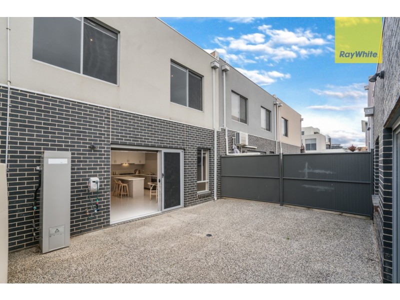25 The Esplanade, Caroline Springs VIC 3023