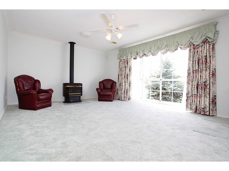 6 Messina Crescent, Taylors Lakes VIC 3038