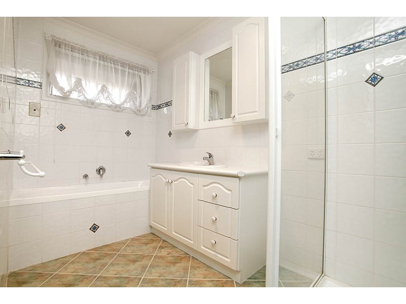 6 Messina Crescent, Taylors Lakes VIC 3038