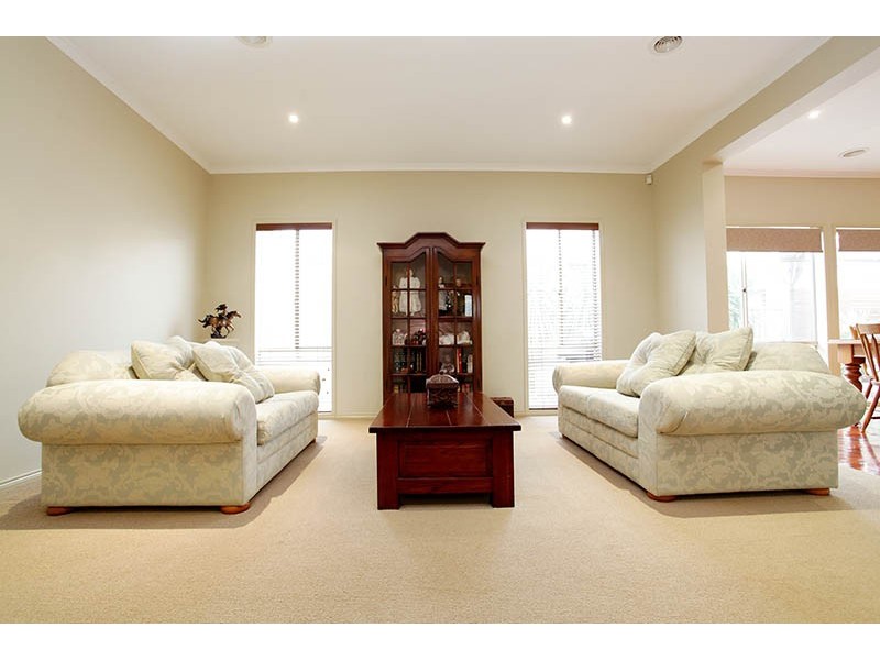 17 Wisteria Close, Taylors Hill VIC 3037