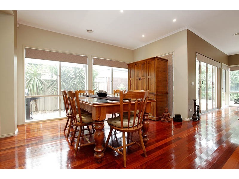 17 Wisteria Close, Taylors Hill VIC 3037