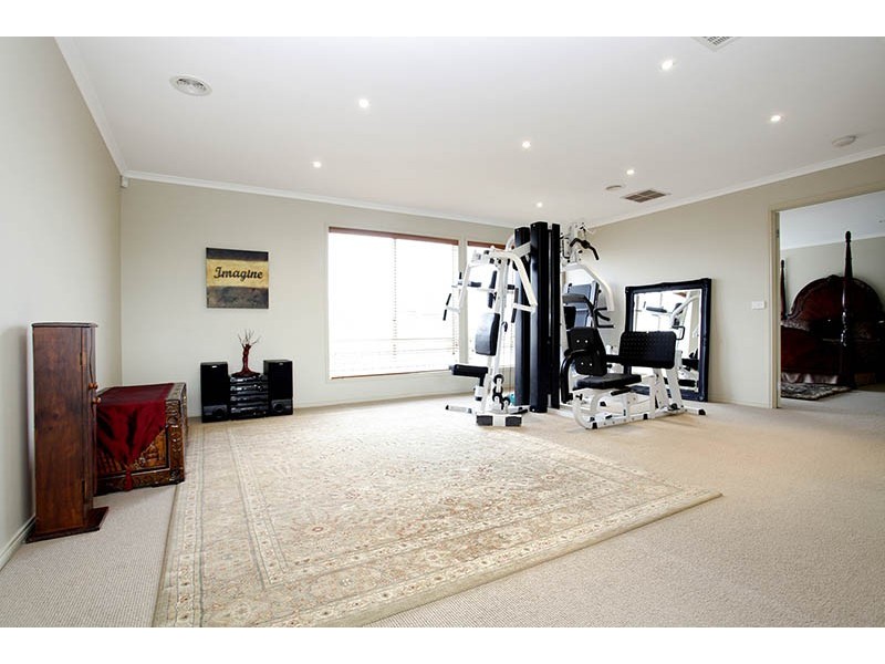 17 Wisteria Close, Taylors Hill VIC 3037